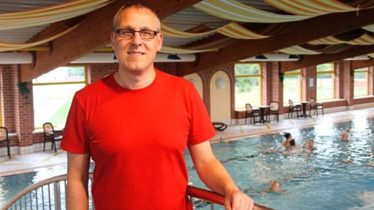 Ist seit mehr als 20 Jahren Schwimmmeister im Dünenbad in Dörpen: Wilhelm Lindemann. Das Bad besuchen im Jahr rund 90.000 Gäste. 