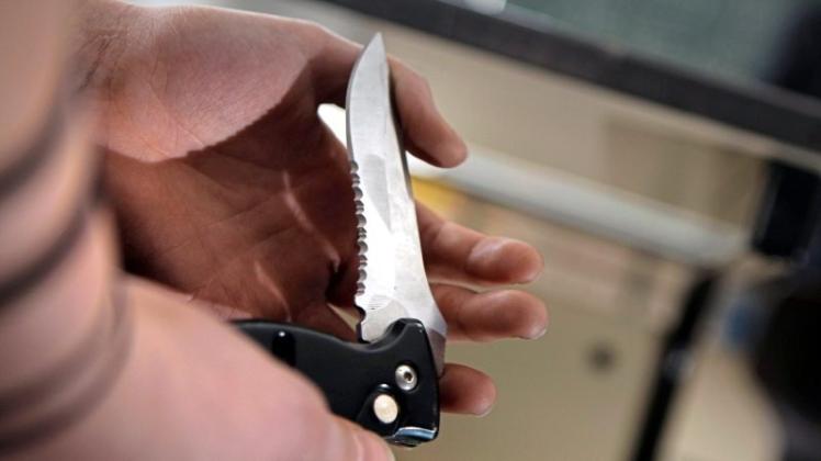 Ein 17-jähriger Delmenhorster hat am Montag einen Mann in Oldenburg mit einem Messer verletzt. Symbolfoto: dpa