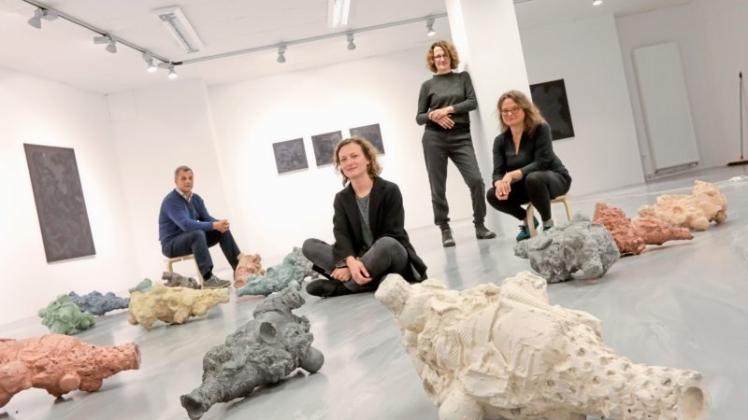 Stellen zusammen aus: Frank Gillich, Lucie Marsmann, Monika Witte und Angelika Höger (von links). 
