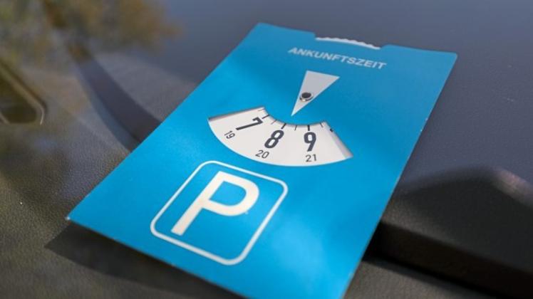 Zwei Stunden lang dürfen Autofahrer künftig an der Cramerstraße in der Delmenhorster City gratis parken. Symbolfoto: David Ebener