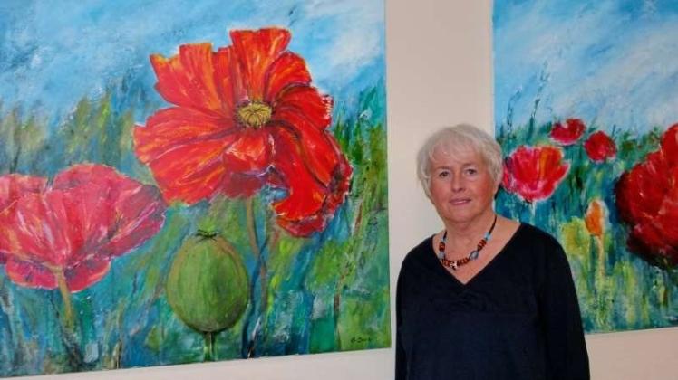 Künstlerische Vielfalt: Die Bielefelderin Gudula Orth stellt derzeit im Seniorenzentrum Dissen aus. 