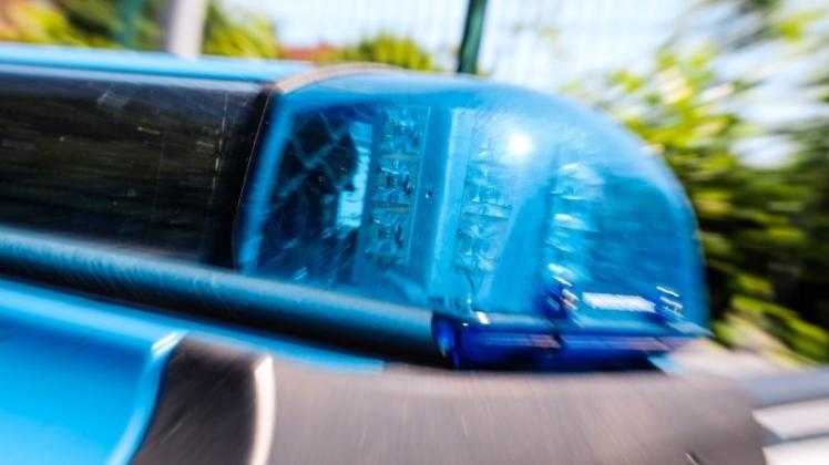 Einen Verkehrsunfall hat ein 26 Jahre alter Mann aus Delmenhorst am Mittwochabend gegen 22.30 Uhr verursacht. 