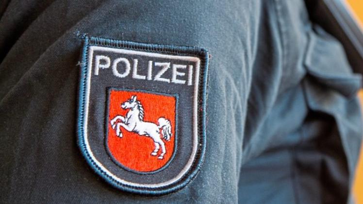 Hocher Sachschaden ist in Stuhr bei einem Unfall am Dienstag entstanden. Ein Auto hatte sich von einem Abschleppwagen gelöst und eine Ampel gerammt. Symbolfoto: Michael Gründel
