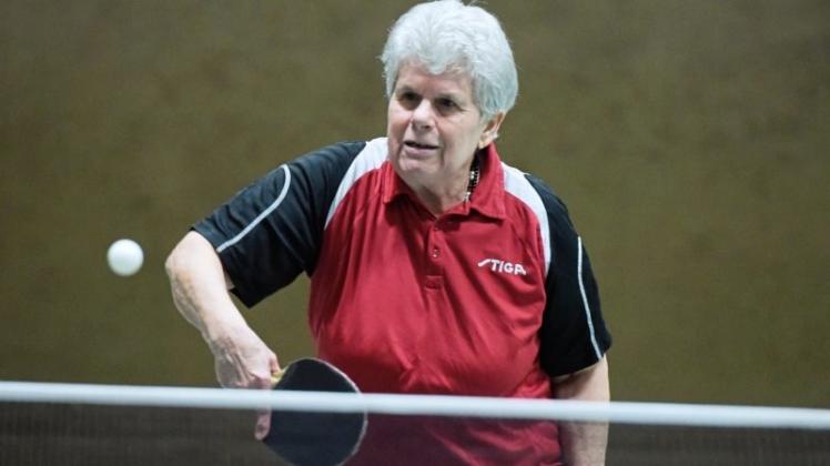 Ursel Witte von der TS Hoykenkamp gewann zwei Medaillen bei den Tischtennis-Bezirksmeisterschaften der Senioren. 