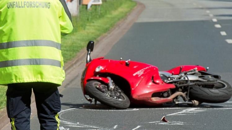Bei einem Unfall auf der Hauptstraße in Großenkneten ist am Mittwochabend ein 39-jähriger Motorradfahrer aus Wildeshausen leicht verletzt worden.  Symbolfoto: Julian Stratenschulte/dpa