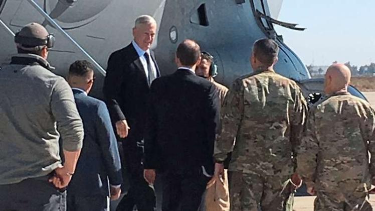 US-Verteidigungsminster James Mattis  kommt am Flughafen von Baghdad  an. Der neue US-Verteidigungsminister ist zu seinem ersten Besuch im Irak seit seinem Amtsantritt eingetroffen. 