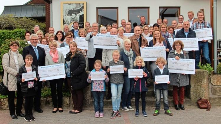Eine reiche Bescherung in Höhe von 36.000 Euro bereitete der Lions-Club Lingener Land den Fördervereinen aller 14 Grundschulen sowie den Integrationshilfen in den Samtgemeinden Freren, Lengerich und Spelle. 