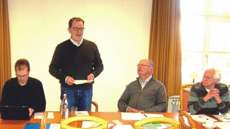 Hans-Joachim Pohl referierte zum Thema Nachbarschaftsrecht. Von links: Schriftführer Holger Voß (von links), Hans-Joachim Pohl, Wilhelm Mönnig und Ulrich Schumacher. 