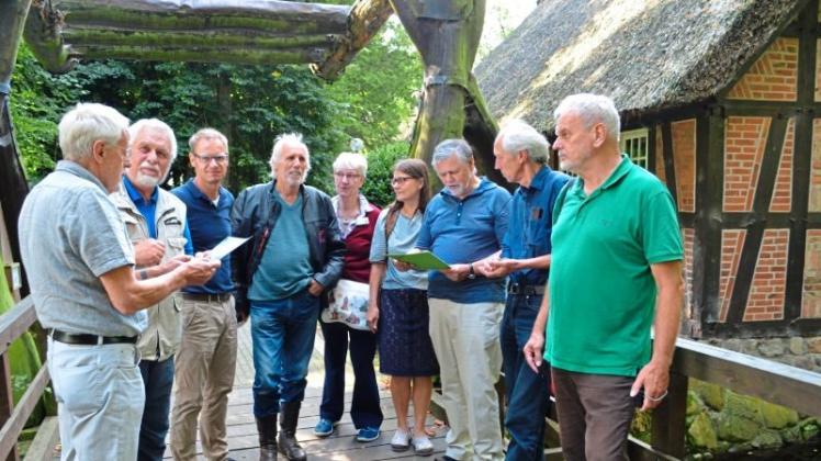 Die Kreistagsfraktion von Bündnis 90/Die Grünen hat sich am Montag über das geplante Informations- und Dokumentationszentrum Bookholzberg informiert. 