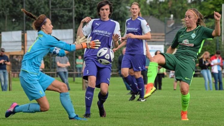 Heimpremiere: Magdalena Flug (links), hier gegen Werders Jessica Golebiewski, und ihr TV Jahn Delmenhorst treffen auf den Herforder SV. 