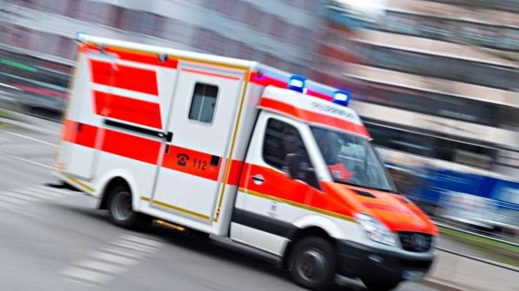 Bei einer Auseinandersetzung in Paderborn sind am Freitagabend zwei junge Männer durch Messerstiche verletzt worden – einer von ihnen lebensgefährlich. Symbolfoto: dpa