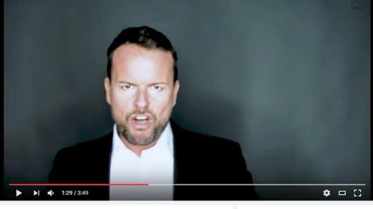 Den Clip für seinen neuen Song hat Lee Baxter in Osnabrück gedreht. Screenshot: NOZ/Youtube.de/Paul Glaser Den Clip für seinen neuen Song hat Lee Baxter in Osnabrück gedreht. Screenshot: NOZ/Youtube.de/Paul Glaser