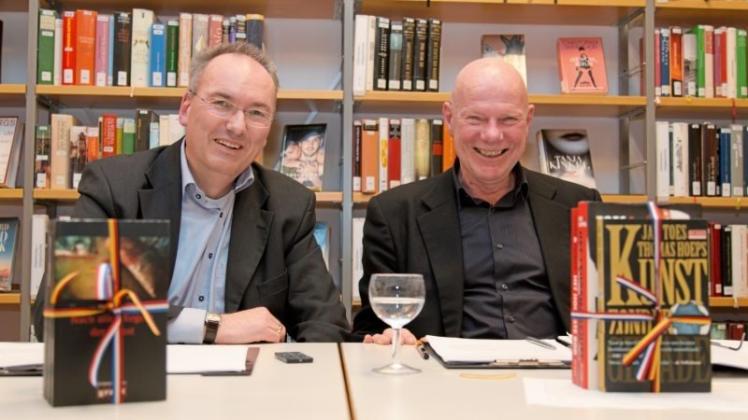 Das Autoren-Duos „Hoeps &amp; Toes“ war zu Gast in der Stadtbücherei Delmenhorst. 