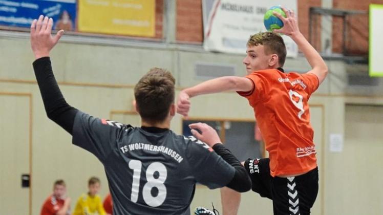 Die C-Jugend-Handballer der HSG Grüppenbühren/Bookholzberg um Luca Findeisen (rechts) haben ihre Landesligapartie bei der HSG Bützfleth/Drochtersen mit 27:21 gewonnen. 