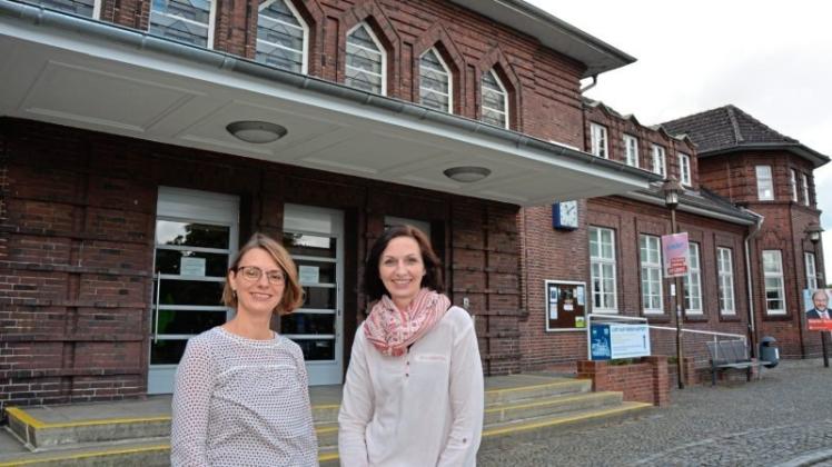 Eine neue Selbsthilfegruppe für Angehörigen von Menschen mit psychischen Erkrankungen möchten Silke Tiltmann-gr. Sextro und Janine Hörnschemeyer  (von links) von der HpH Bersenbrück im Bramscher Bahnhof ins Leben rufen. 
