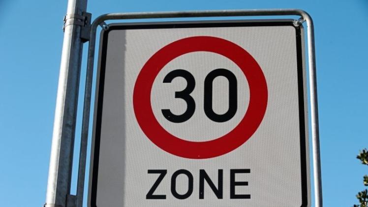 Tempo 30 soll in weiten Teilen der Gemeinde Twist zu mehr Verkehrssicherheit beitragen. Archivfoto: dpa