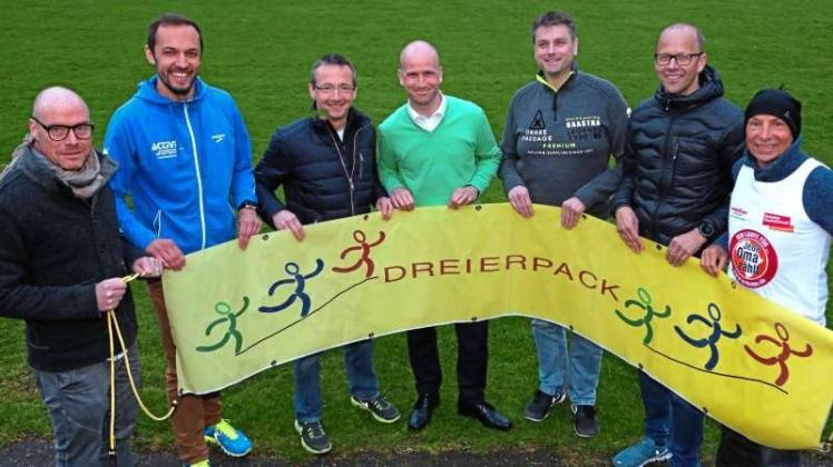 Freuen sich auf den „Dreierpack“: Stefan Voltz, Tobias Rasper, Martin Pohl, Oliver Klages, Markus Brinkmann, Hans-Bernd Mergelmeyer und Matthias Hornung (von links). 