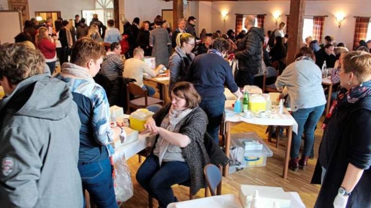 Der Ansturm zur Typisierung in Walchum war riesig, bereits innerhalb der ersten Stunde kamen mehr als 200 Spender ins Heimathaus. 