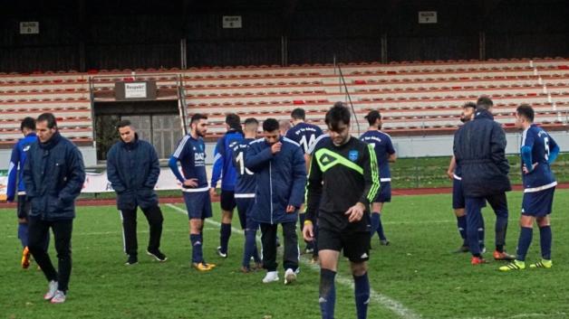 Frust im Tur-Abdin-Lager: Die Spieler schleichen nach dem 0:0 gegen GVO Oldenburg vom Platz. Frust im Tur-Abdin-Lager: Die Spieler schleichen nach dem 0:0 gegen GVO Oldenburg vom Platz.
