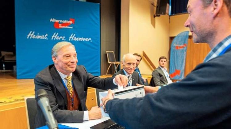 AfD-Landeschef Armin Paul Hampel bei der Stimmabgabe in Hannover. AfD-Landeschef Armin Paul Hampel bei der Stimmabgabe in Hannover.