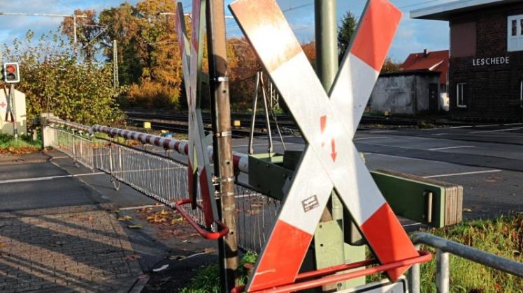Sie Müssen Wegen Geschlossener Bahnschranken