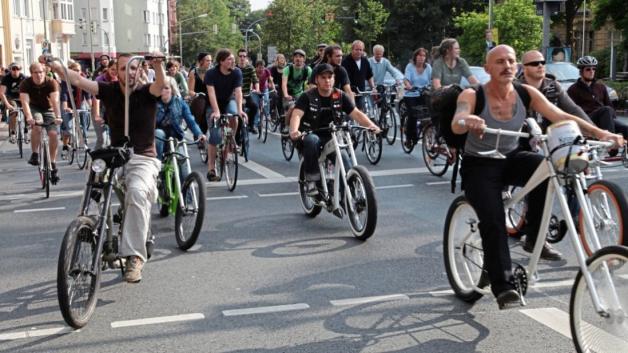 Die erste Critical Mass in Osnabrück im Jahr 2009. Archivfoto: Elvira Parton Die erste Critical Mass in Osnabrück im Jahr 2009. Archivfoto: Elvira Parton