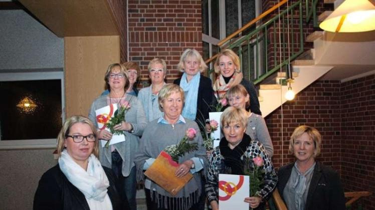 Der Vorstand der KFD Ortsgruppe Haren bedankte sich bei den geehrten Bezirksfrauen. 