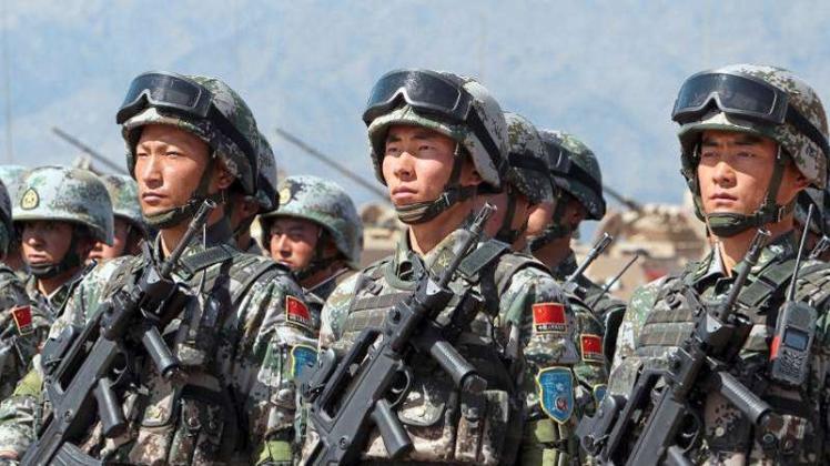 Soldaten der chinesischen Armee bei einem Militärmanöver: Pelking rüstet weiter auf. 