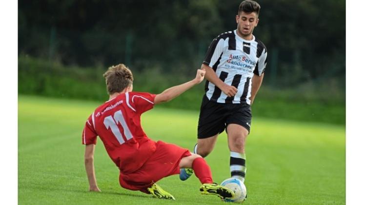 In der A-Jugend-Bezirksliga stark vom Abstieg bedroht: Kevin Mike Niemann (am Boden) und der VfL Wildeshausen. 