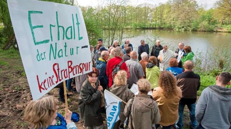 Naturschützer lehnen eine bauliche Nutzung des Pultern-Areals strikt ab wie hier bei einem Protest 2015. Archivfoto: Andreas Nistler