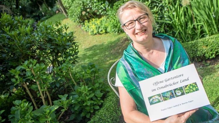 Regina Küper-Südhoff hat mir Ihrem Bruder mit ihrem Martin Küper ein Buch über „Offene Gartentore im Osnabrücker Land“ gestaltet. 
