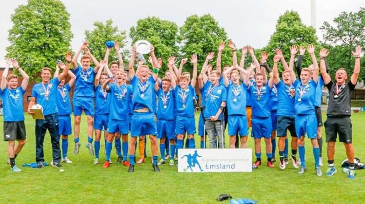 Meister-Jubel: Die U17 des Jugendleistungszentrums Emsland feierte den Titel in der Niedersachsenliga und den Aufstieg in die Regionalliga. 