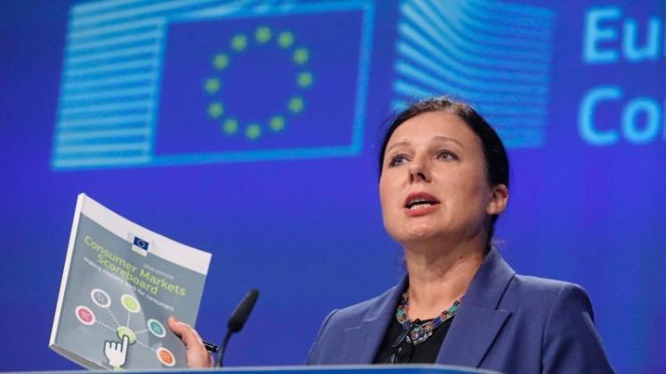 Als Lehre aus dem VW-Skandal will EU-Kommissarin Vera Jourova die Rechte von Verbrauchern stärken und plant ein Recht auf Sammelklagen. 
