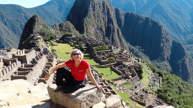 Weltreisende auf vier Kontinenten: Heike Hölschen hier vor der Kulisse der alten Inka-Metropole Machu Picchu in den peruanischen Anden. Bildrechte: Heike Hölschen