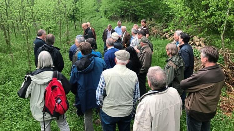 Vor der Versammlung haben die Mitglieder der Forstbetriebsgemeinschaft Erstaufforstungsflächen der Wieker-Stiftung besichtigt. 