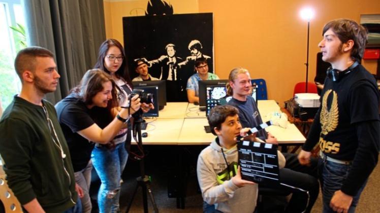 Schauspiel sowie Arbeit mit Kamera, Schnitt und Ton: Ein Filmprojekt für junge Jobcenterkunden soll ihnen bei der Berufsorientierung helfen. 2017 hat das Projekt von BNW und Jobcenter schon 40 Teilnehmer erreicht. 