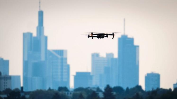 Ab 1. Oktober gilt die Kennzeichnungspflicht für Drohnen. 
