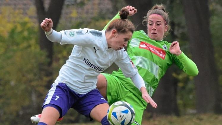 In der 2. Fußball-Bundesliga der Frauen unterlag der TV Jahn Delmenhorst (links Lena Funke) mit 1:4 gegen Borussia Mönchengladbach (rechts Kelly Simons) – ein Ergebnis, das zahlreiche Leser im dk-Tippspiel richtig voraussagten. 