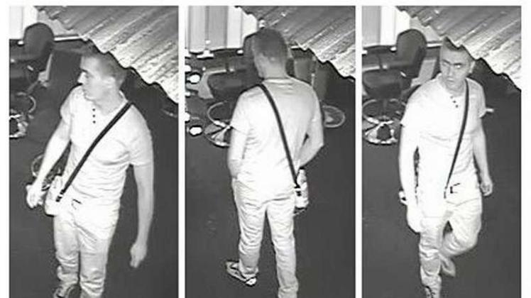 Der Einbrecher, der im September in einer Nordhorner Spielothek mehrere Automaten aufgebrochen hat, konnte bisher nicht ermittelt werden. Nun versucht es die Polizei mit einer öffentlichen Fahndung und veröffentlichte diese Bilder. 