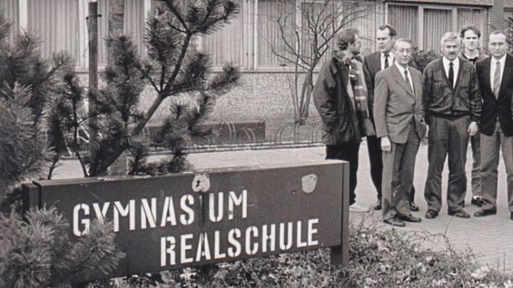 Unser Nostalgiebild zeigt die Übernahme des Gymnasiums Ganderkesee in Trägerschaft des Landkreises. Unser Nostalgiebild zeigt die Übernahme des Gymnasiums Ganderkesee in Trägerschaft des Landkreises.