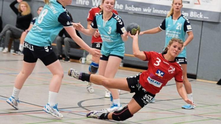 Wollen sich an diesem Sonntag gegen den TV Cloppenburg durchsetzen: die Oberliga-Handballerinnen der HSG Hude/Falkenburg um Jessica Galle (vorn). Wollen sich an diesem Sonntag gegen den TV Cloppenburg durchsetzen: die Oberliga-Handballerinnen der HSG Hude/Falkenburg um Jessica Galle (vorn).