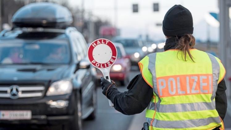 Kontrolle an der Autobahn 8 in Bayern. An der Grenze zu Österreich finden nach wie vor Grenzkontrollen statt. 