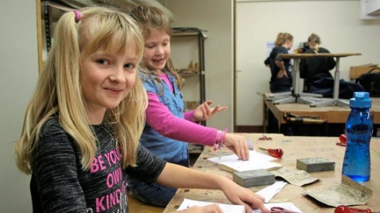 Die Mädchen hatten ihren Spaß im Werkraum der Erich Kästner-Grundschule in Bohmte. 