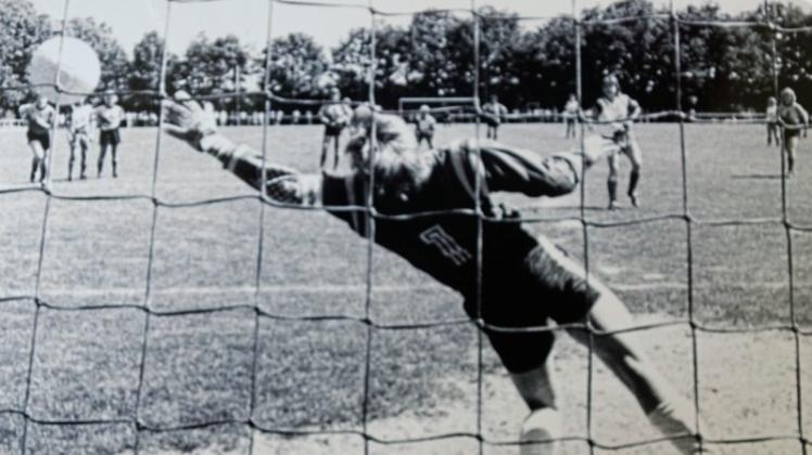 Der Treffer, der den Aufstieg brachte: Iris Oltmanns verwandelte am 28. Juni 1992 einen Foulelfmeter zum 2:1 beim STV Lövenich - der TV Jahn Delmenhorst war Bundesligist. 