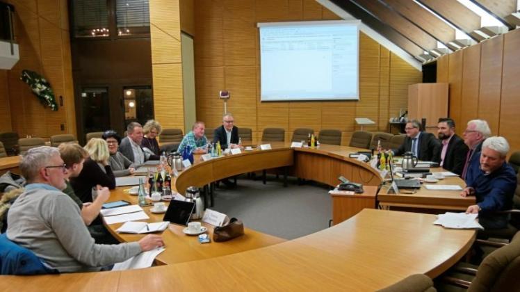 Im Sitzungssaal des Rathauses der Stadt Haselünne tagte der Ausschuss für Familie und Ehrenamt. 