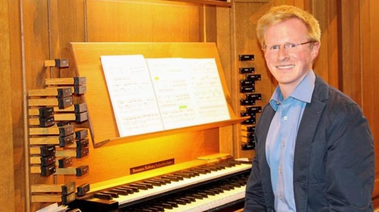 Sebastian Freitag setzt Orgel in Bad Laer in | NOZ