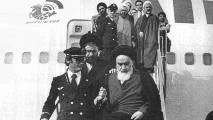 Zurück aus dem Exil: Der iranische Revolutionsführer Chomeini kehrt am 1. Februar 1979 in seine iranische Heimat zurück. 