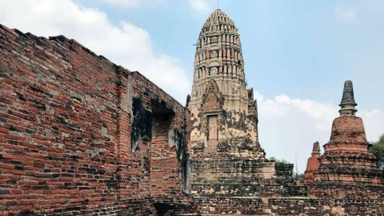 Die Tempelanlage Wat Ratchaburana in der Königsstadt Ayutthaya (Thailand). Nach einer Flut wird die Anlage mit deutscher Hilfe wieder aufgebaut.