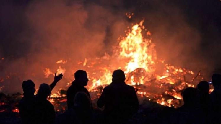 In Delmenhorst, Ganderkesee und Stuhr werden am Wochenende zahlreiche Osterfeuer entfacht. 