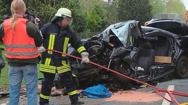 Ein 88-jähriger Autofahrer aus Dünsen ist am Mittwochmittag auf der L 338 zwischen Harpstedt und Dünsen tödlich verunglückt. 